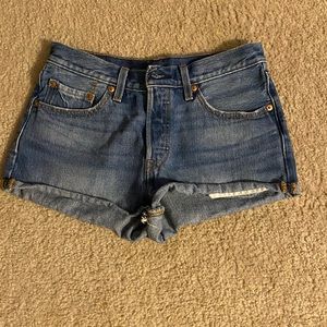 Levis 501 cutiff denim shorts